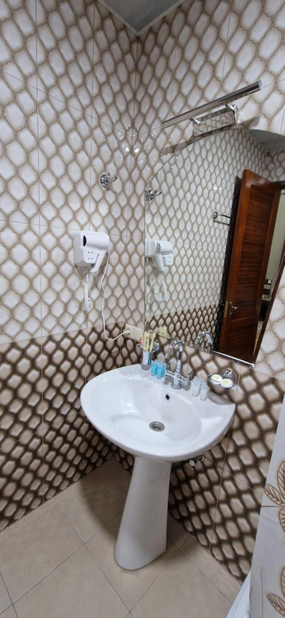 Hotel Villa Kutaisi Luaran gambar